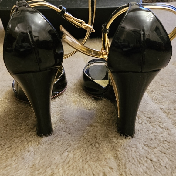 Dolce & Gabbana with box cutout wedge heel with gold trim and peeptoe - Picture 11 of 11